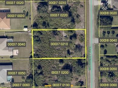 717 Mckinley Ave., Lehigh Acres, FL 33972
