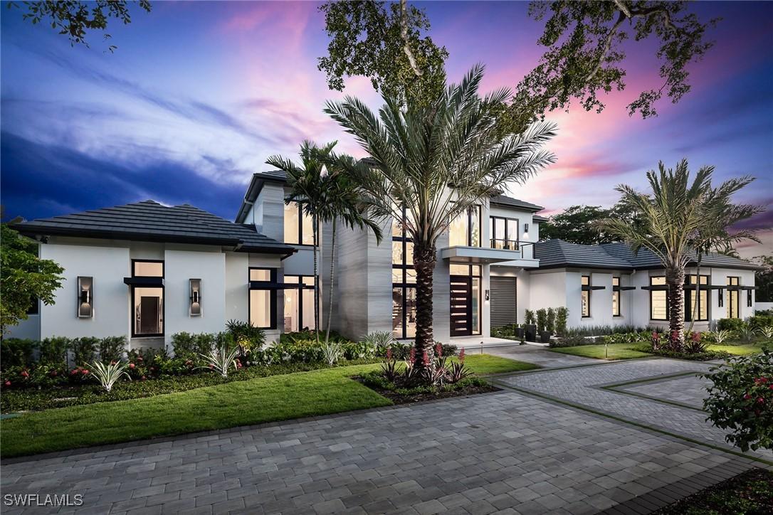 584 Banyan Blvd., Naples, FL 34102