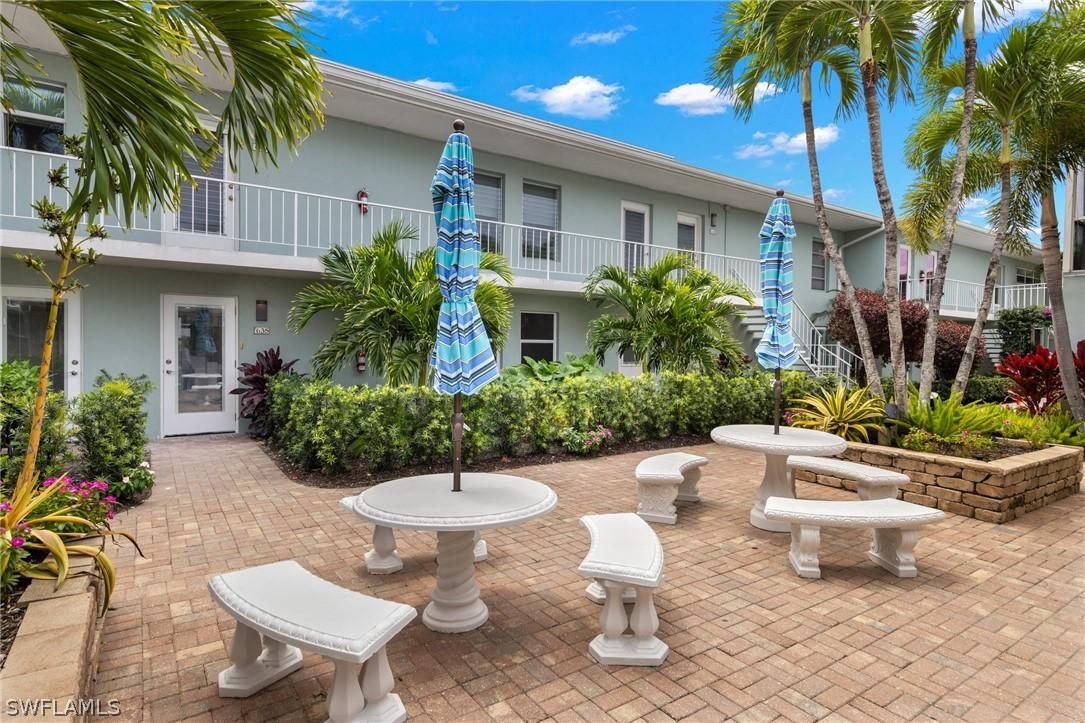 635 12th Ave., Naples, FL 34102