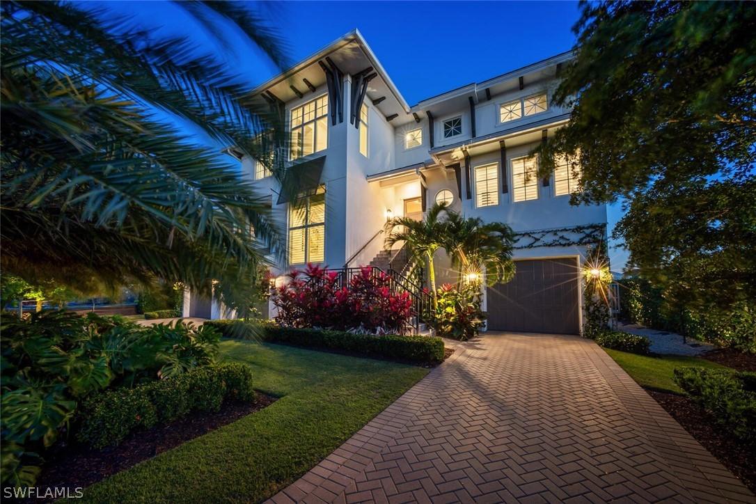360 Heron Ave., Naples, FL 34108