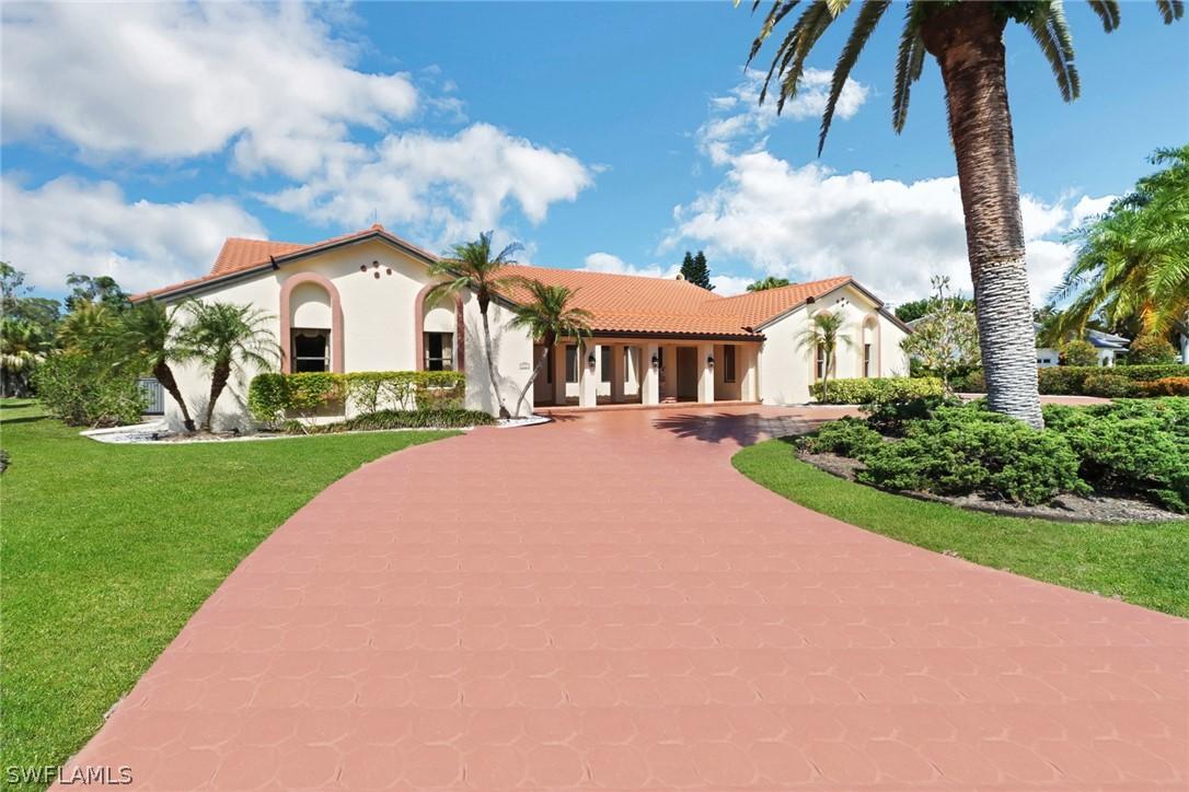 4724 Oak Leaf Dr., Naples, FL 34119
