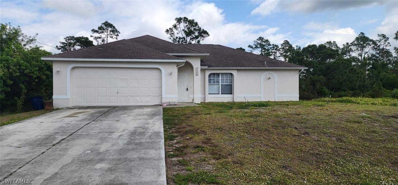 1027 Hatfield St., Lehigh Acres, FL 33974