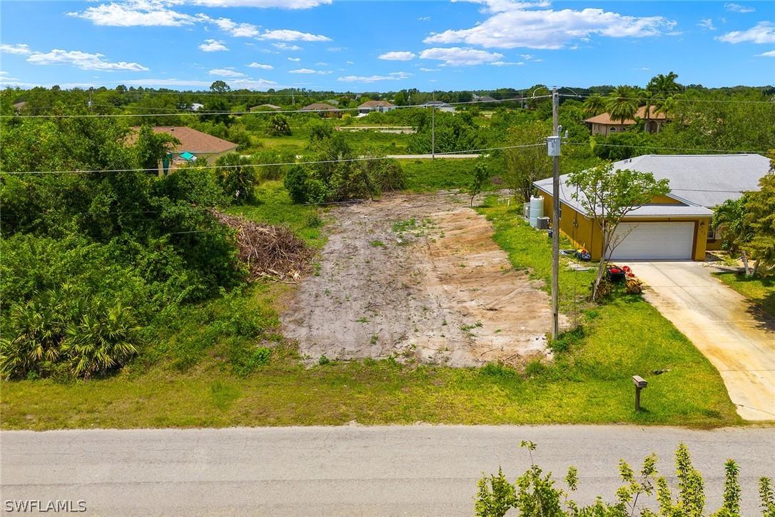 524 Chamonix Ave., Lehigh Acres, FL 33974