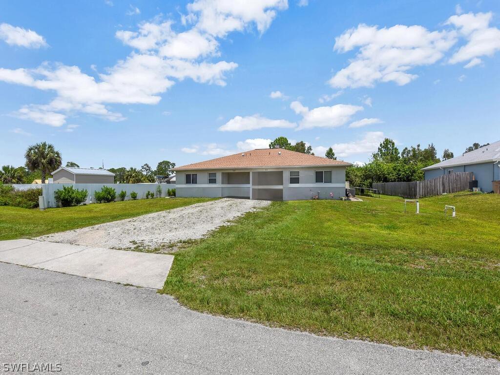 909-911 Jaguar Blvd., Lehigh Acres, FL 33974