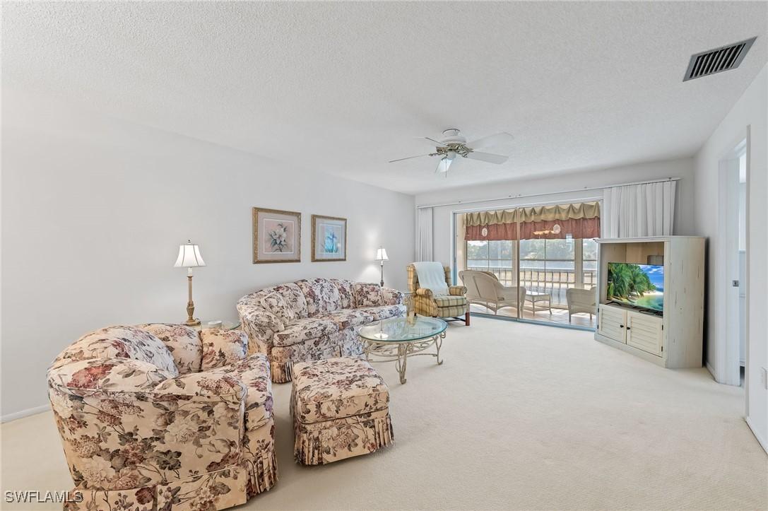 300 Valley Stream Dr. #D7, Naples, FL 34113