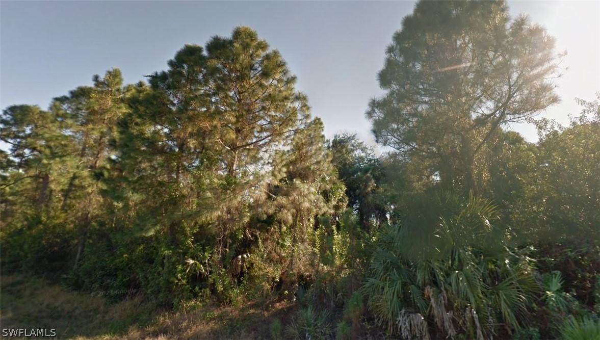 842 Geneva St., Lehigh Acres, FL 33974