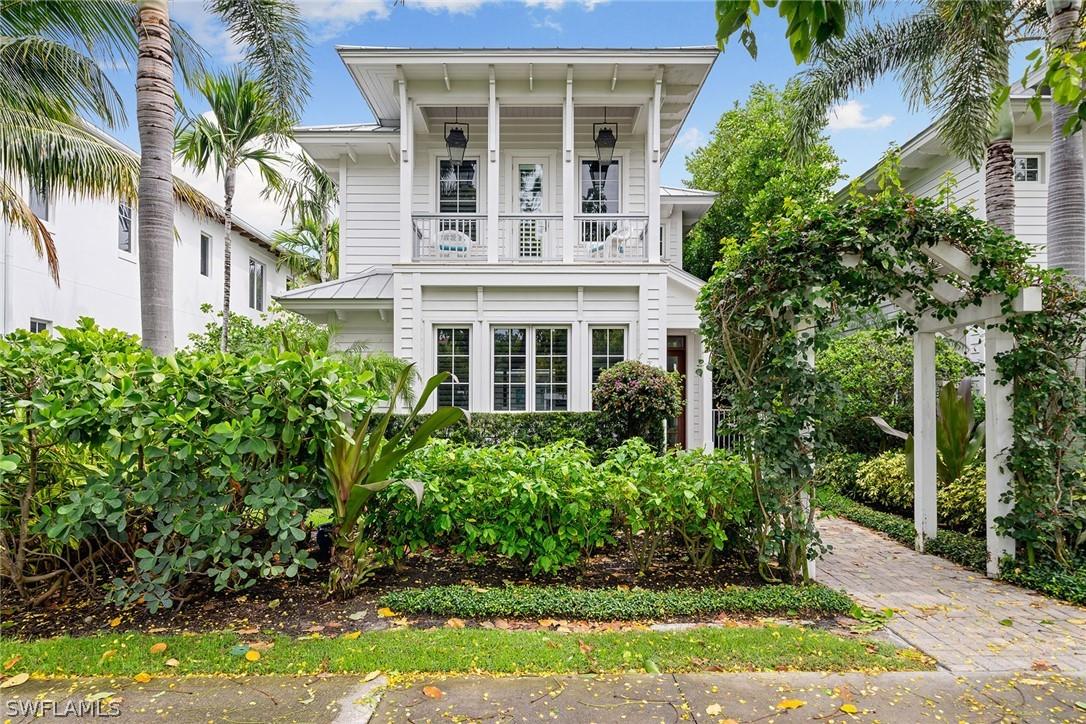 383 4th Ave., Naples, FL 34102