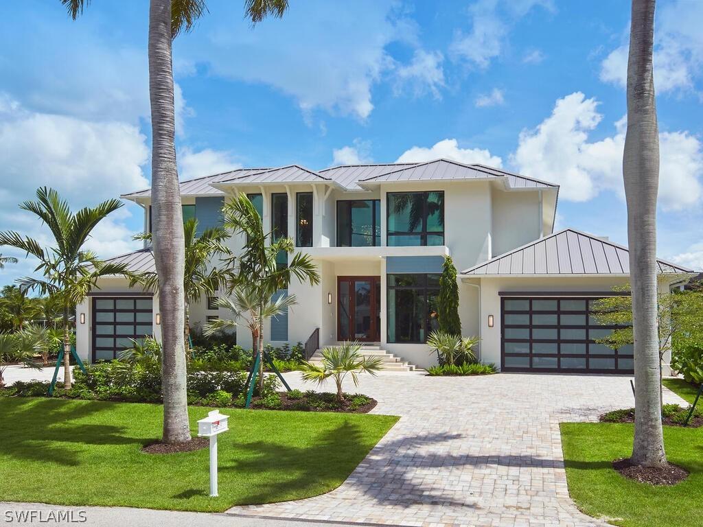 575 17th Ave., Naples, FL 34102