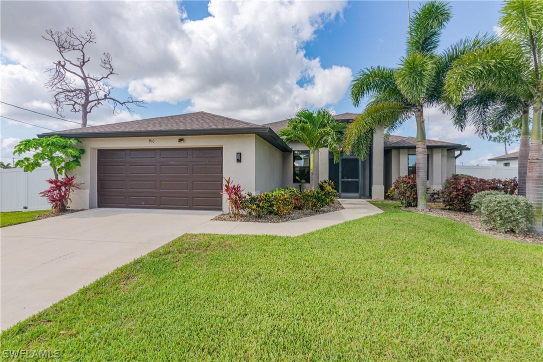 910 SW 12th Ter., Cape Coral, FL 33991