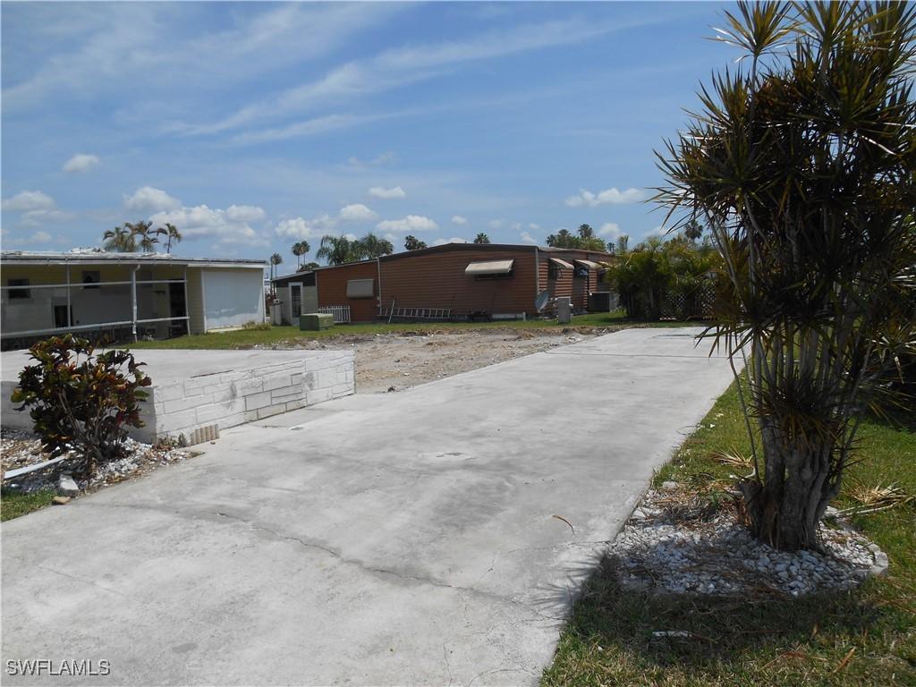 253 Hamlin Dr., Fort Myers, FL 33905