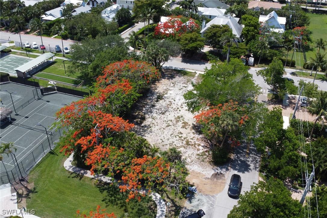 675 8th Ave., Naples, FL 34102