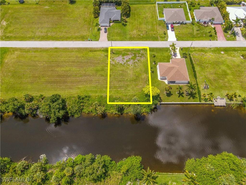 2043 NE 25th Ter., Cape Coral, FL 33909