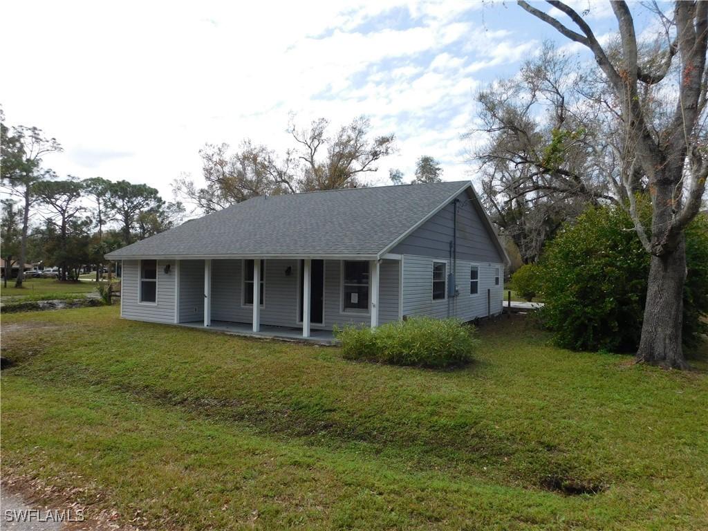 16781 Lloyd Rd., North Fort Myers, FL 33917
