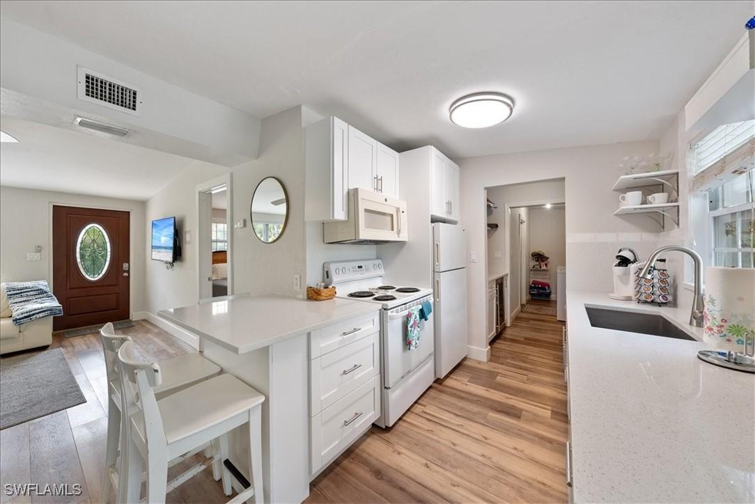 1280 Embassy Ln., Naples, FL 34104
