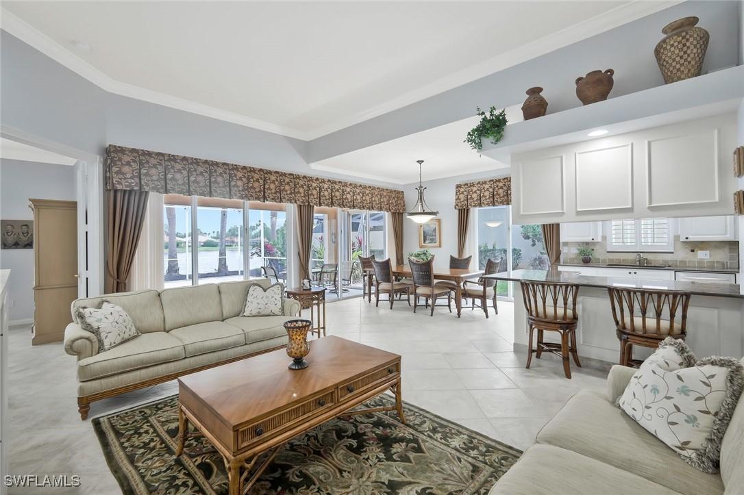 5449 Freeport Ln., Naples, FL 34119