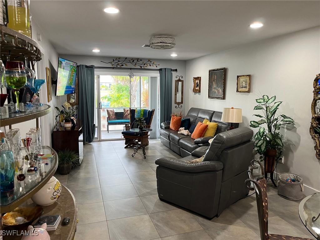 321 Cape Coral Pkwy. #103, Cape Coral, FL 33914