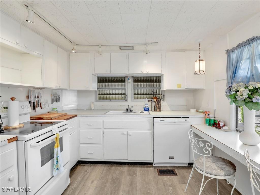 120 Torch Ln., North Fort Myers, FL 33917