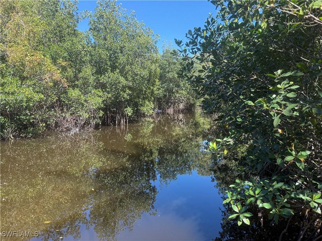 1063 Shadowlawn Dr., Naples, FL 34104