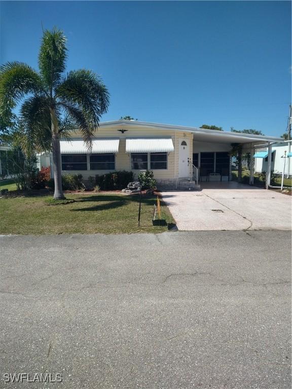 851 Holly Berry Ct., North Fort Myers, FL 33917