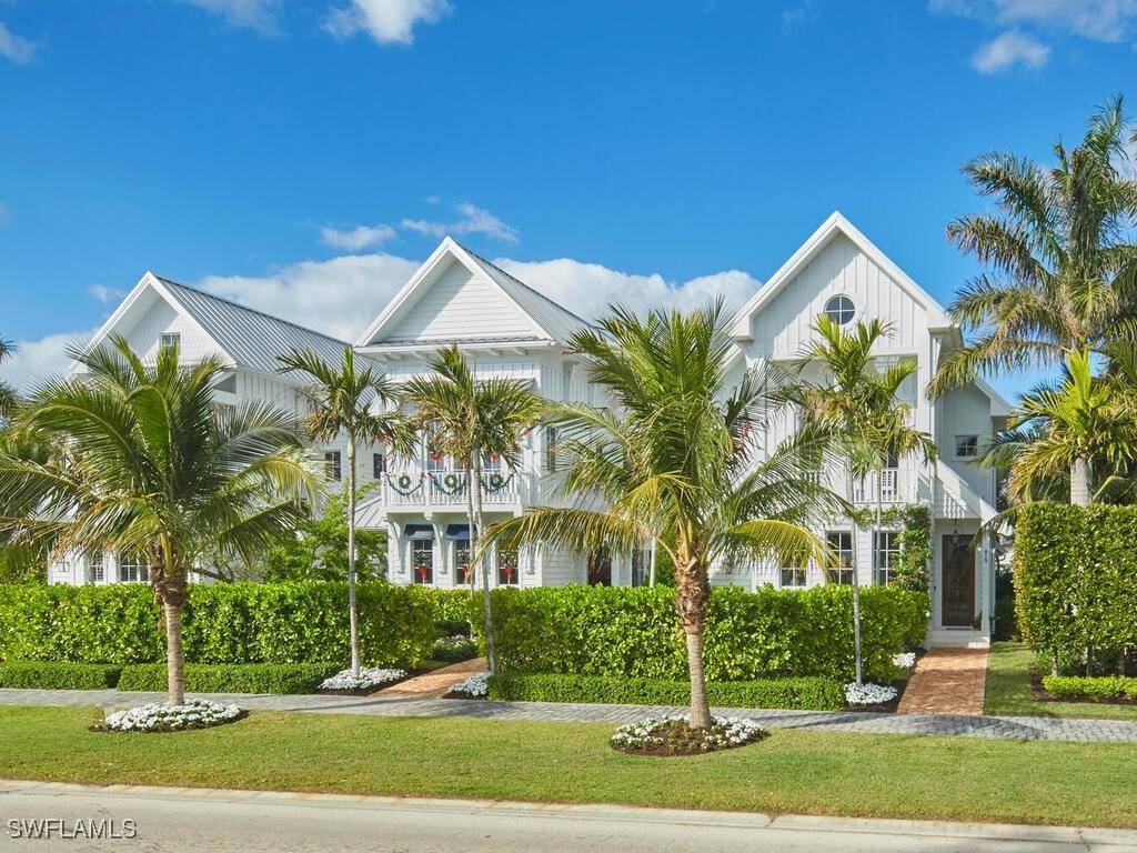 915 10th Ave., Naples, FL 34102