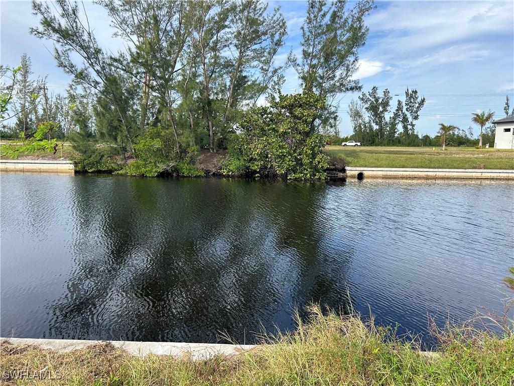 624 NW 39th Ave., Cape Coral, FL 33993