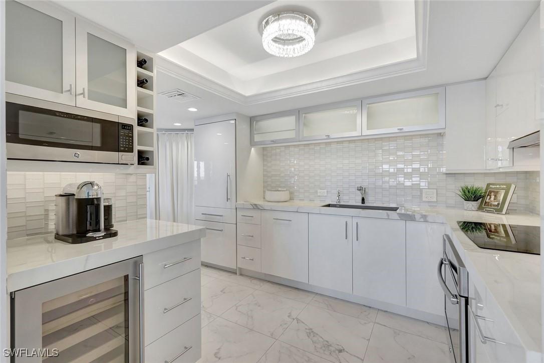 4651 Gulf Shore Blvd. #806, Naples, FL 34103
