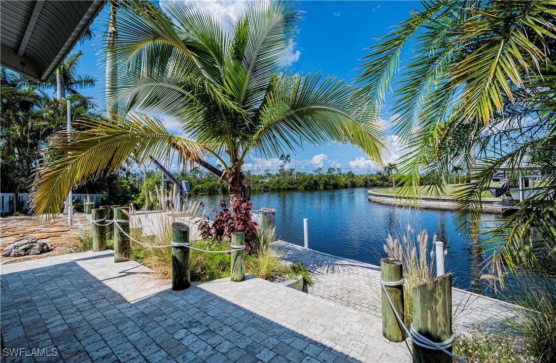 12101 Moon Shell Dr., Matlacha Isles, FL 33991