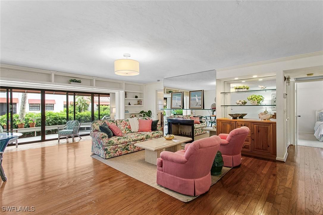 525 Serendipity Dr., Naples, FL 34108