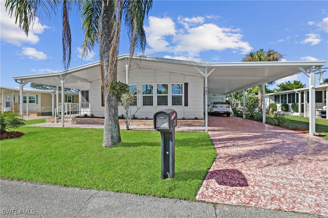 707 Palm Frond Ct., North Fort Myers, FL 33917