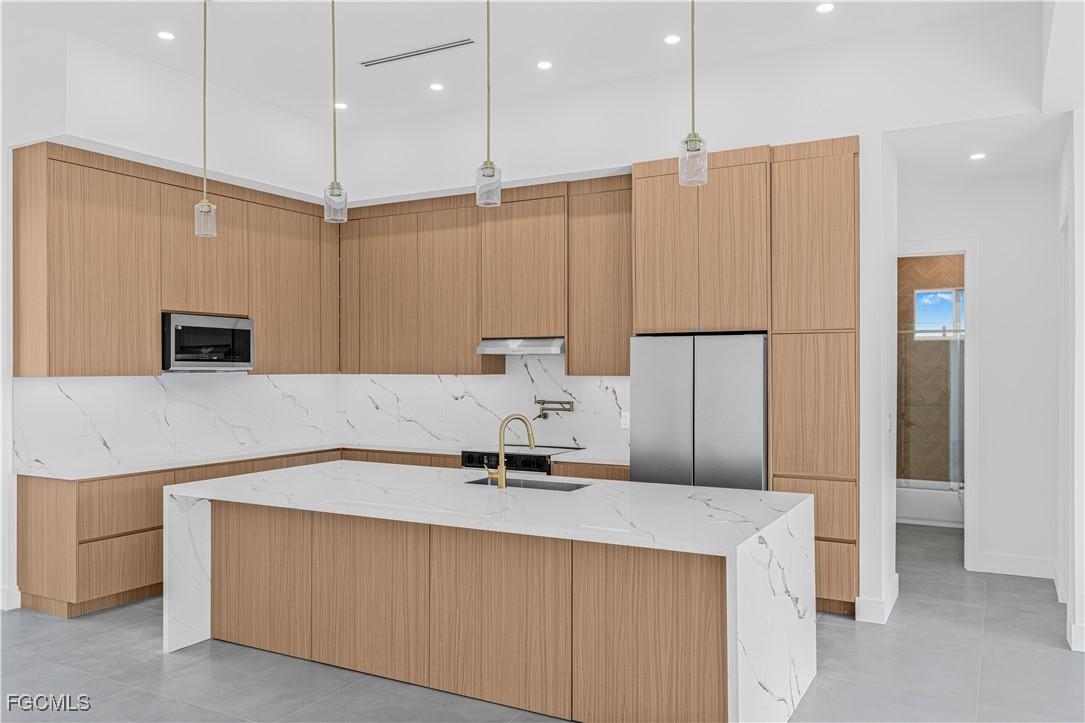 512 NW 35th Pl., Cape Coral, FL 33993