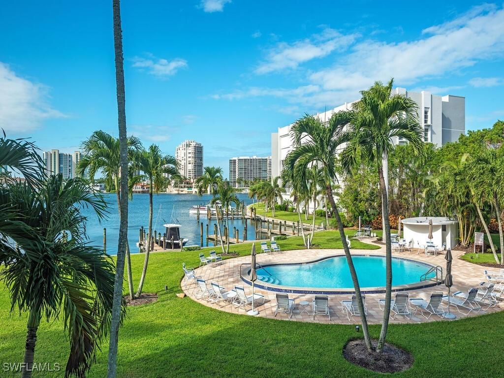 400 Park Shore Dr. #303, Naples, FL 34103