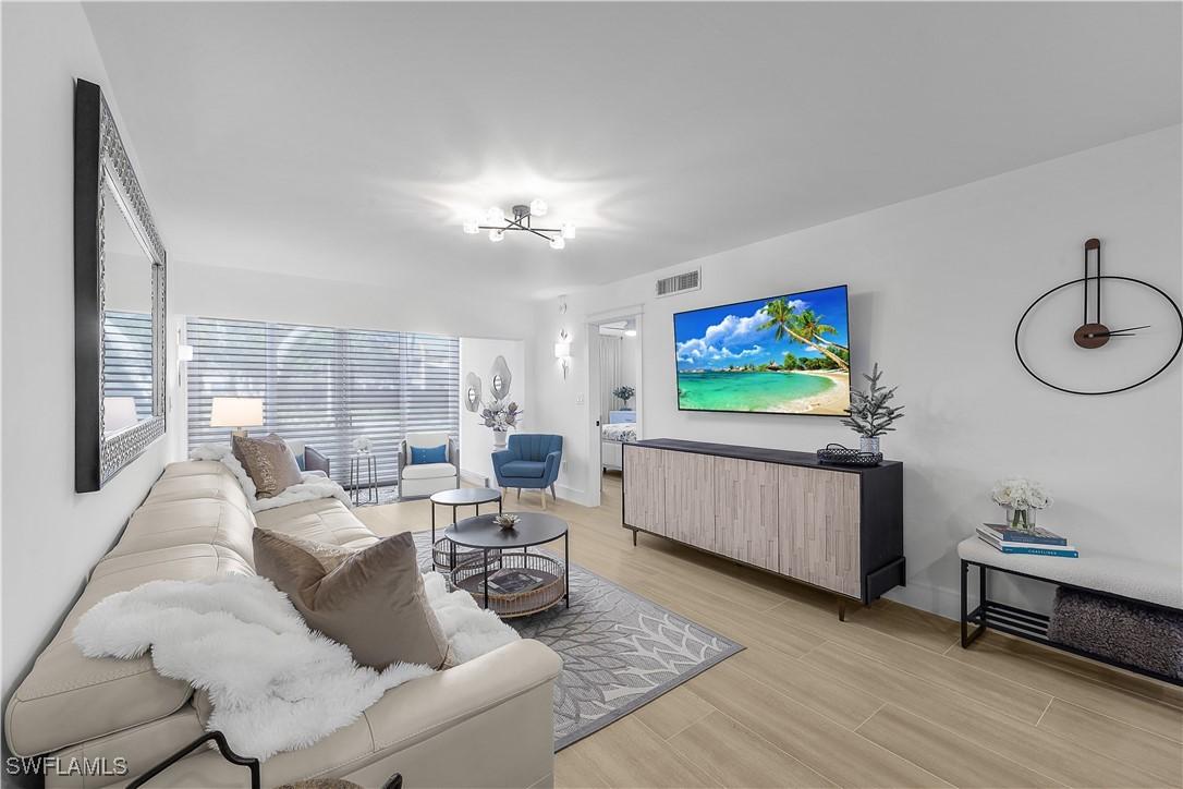272 Banyan Blvd., Naples, FL 34102
