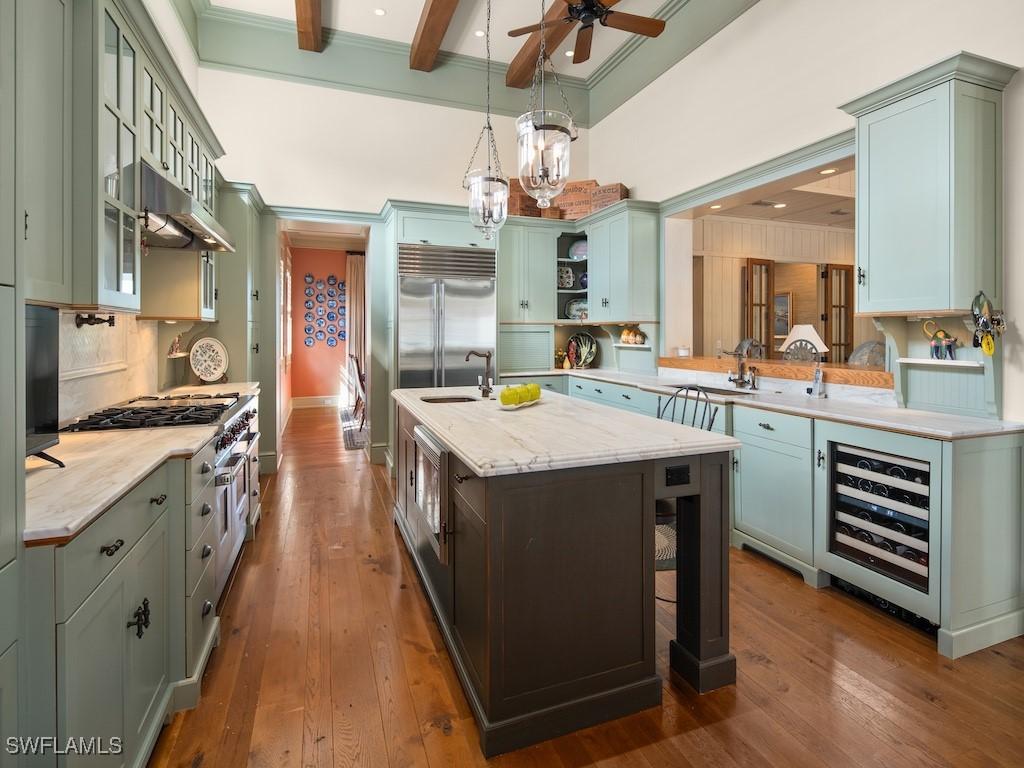 678 3rd St., Naples, FL 34102