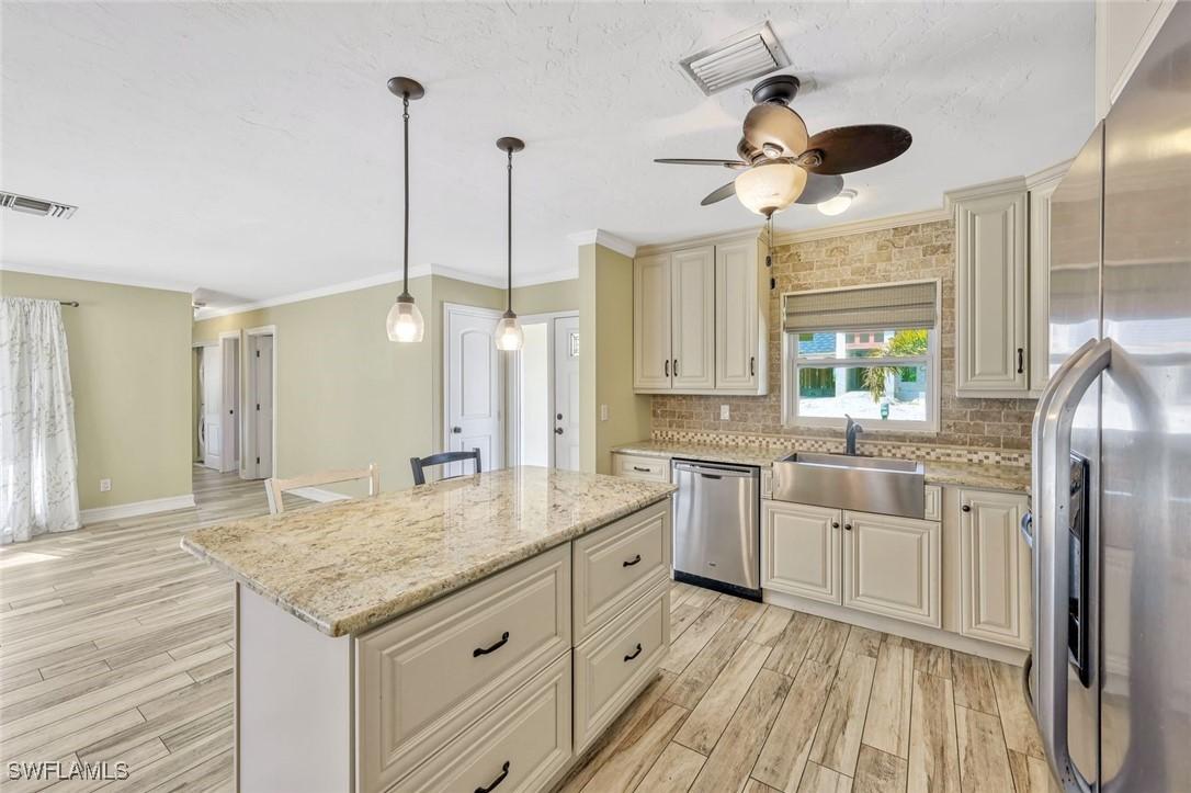 155 Tahiti Rd., Marco Island, FL 34145