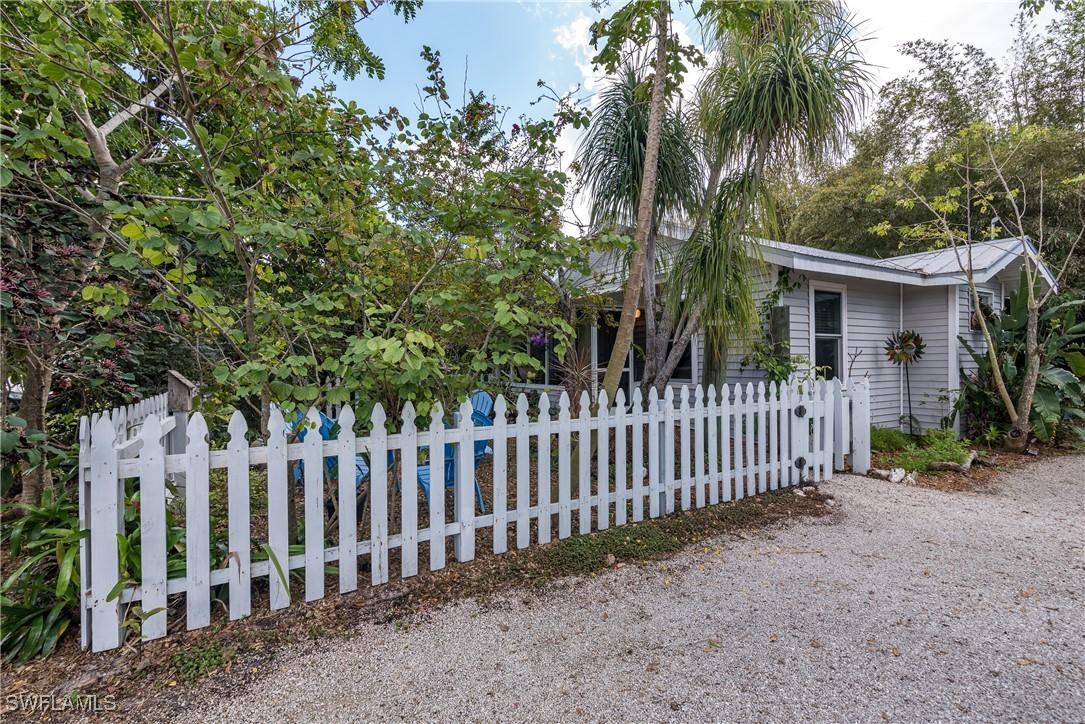 2828 Storter Ave., Naples, FL 34112