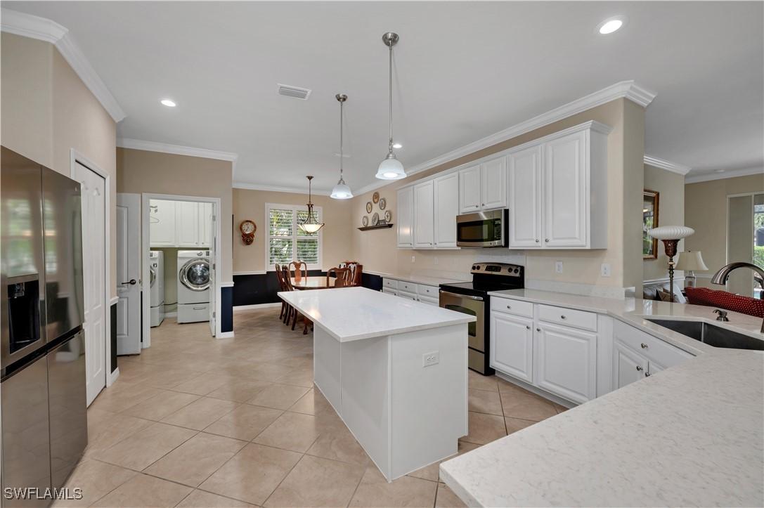3926 Sapphire Way, Naples, FL 34114