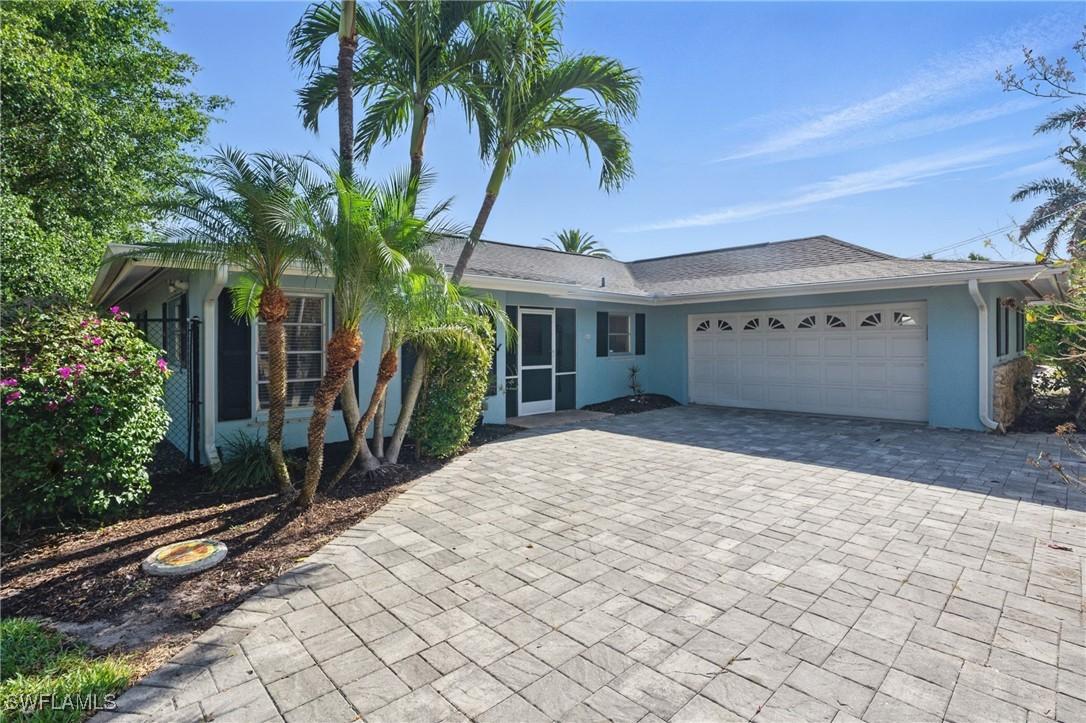 261 Viking Way, Naples, FL 34110