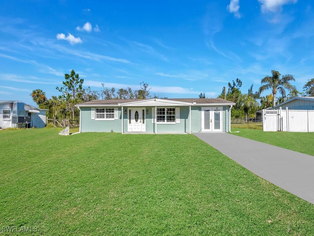 686 Muscogee Dr., North Fort Myers, FL 33903