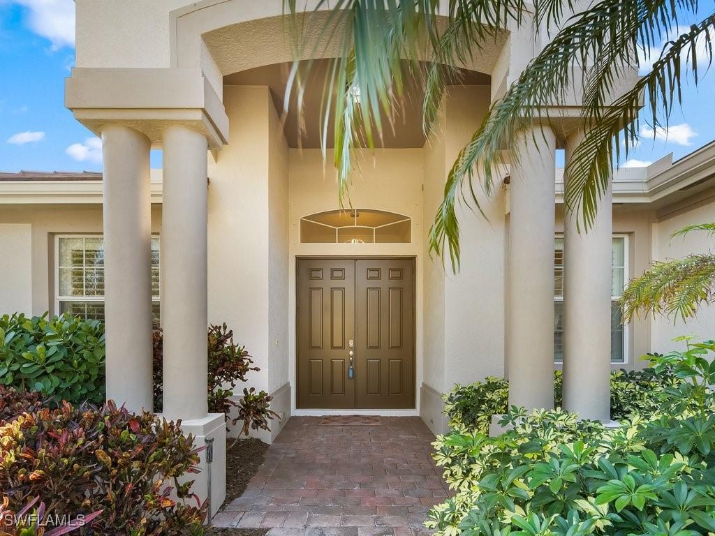442 Saddlebrook Ln., Naples, FL 34110