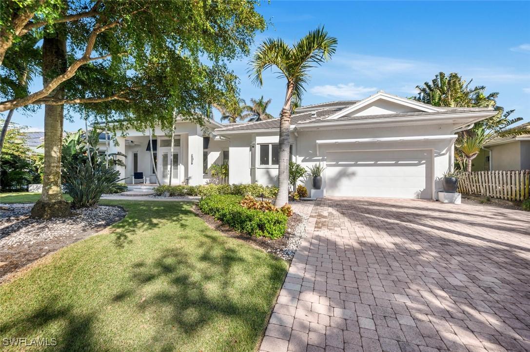 405 Rudder Rd., Naples, FL 34102