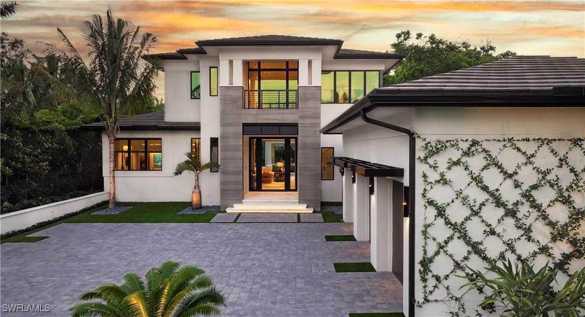 477 3rd St., Naples, FL 34102