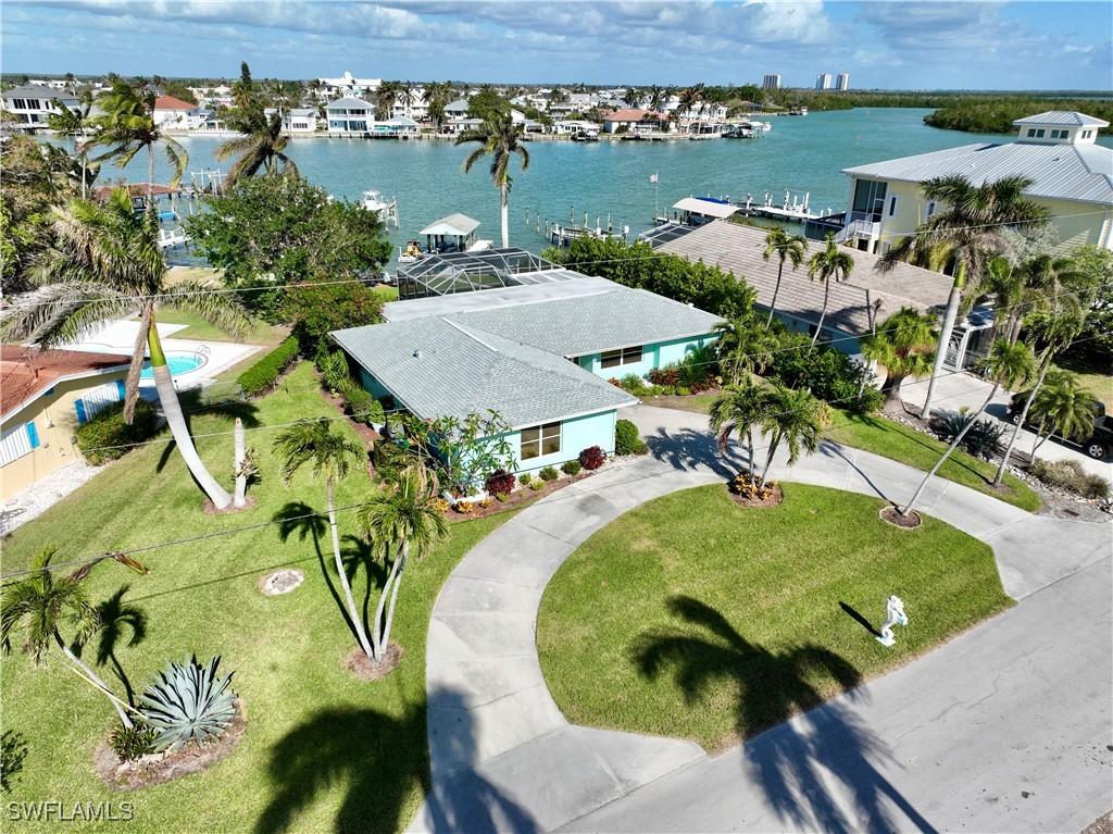 5 Pelican St., Naples, FL 34113