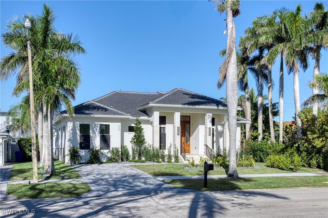 629 10th St., Naples, FL 34102