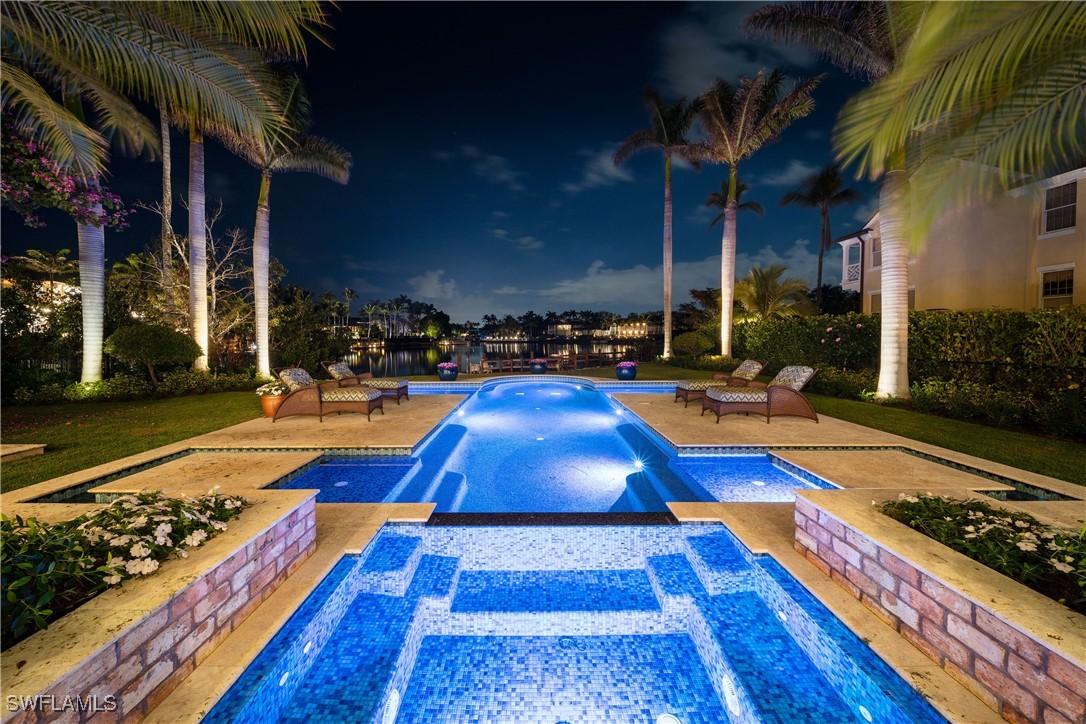 225 Cove Ln., Naples, FL 34102