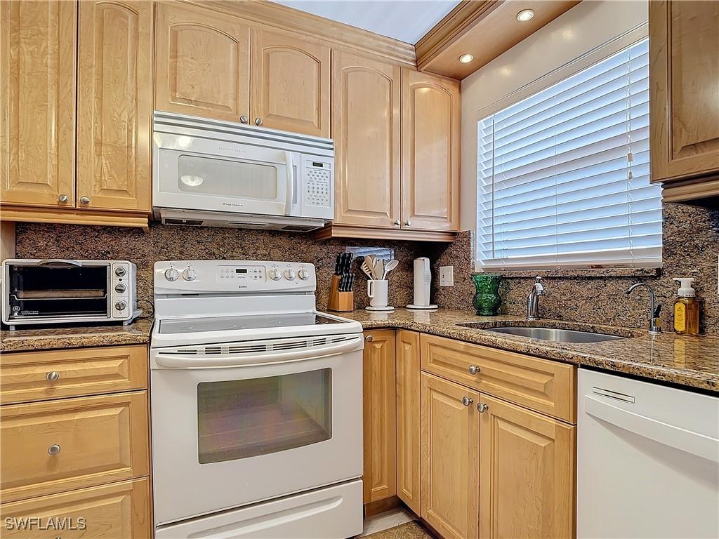 170 Turtle Lake Ct. #211, Naples, FL 34105