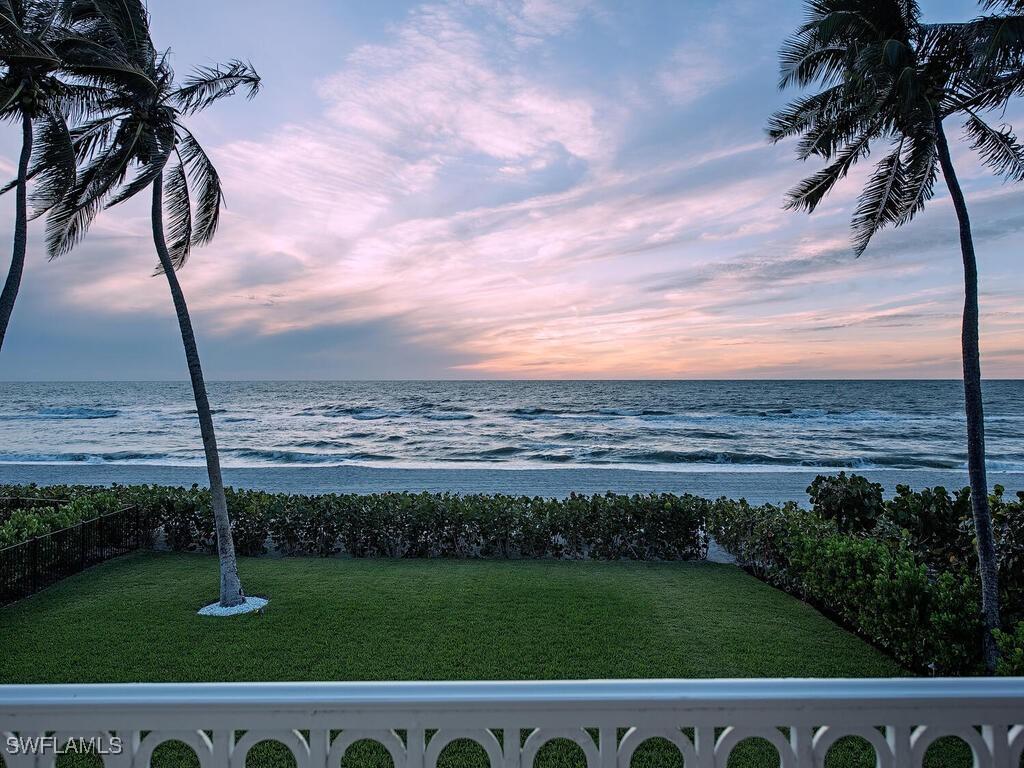 25 2nd Ave., Naples, FL 34102