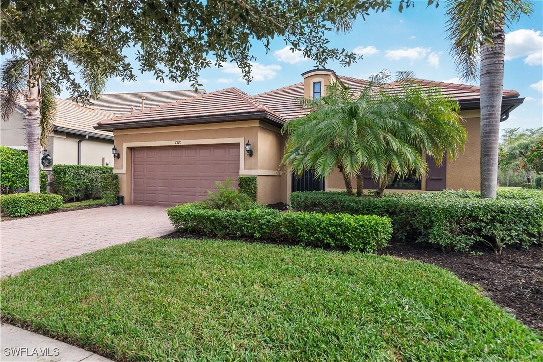 7370 Mockingbird Ct., Naples, FL 34114