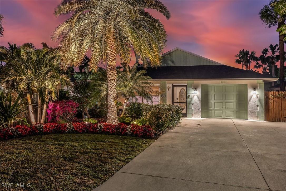 811 102nd Ave., Naples, FL 34108