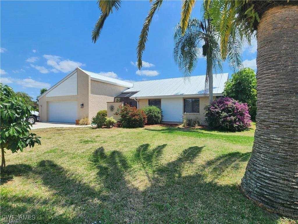 15188 Sam Snead Ln., North Fort Myers, FL 33917