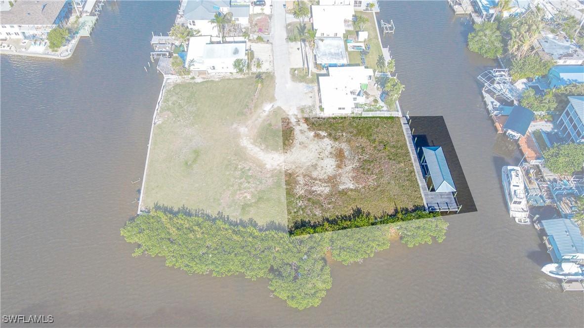 2639 Second St., Matlacha, FL 33993